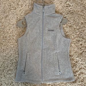 Columbia vest. Size XS. Gray colored. Excellent condition!